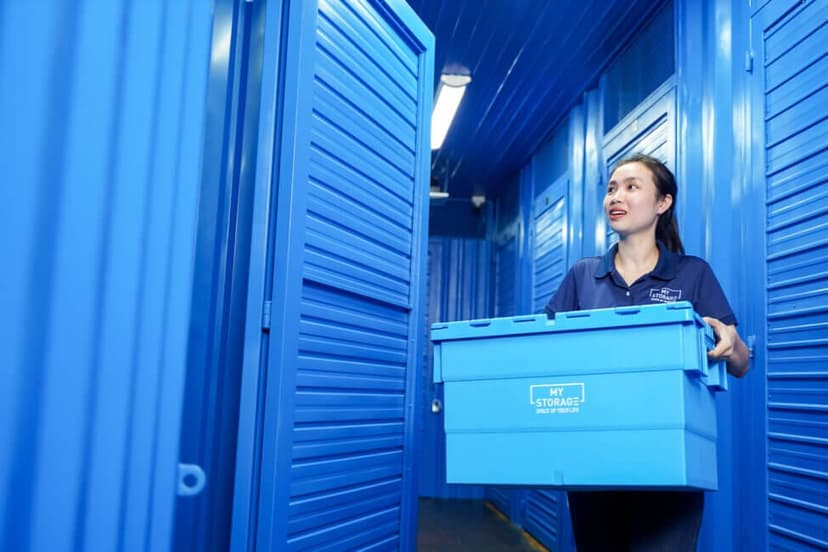 Khu vực kho lưu trữ hàng hoá với lối đi rộng và an toàn Khu vực kho lưu trữ hàng hoá với lối đi rộng và an toàn
